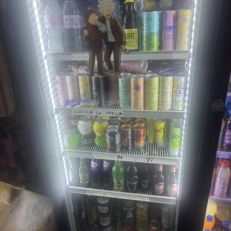 Le frigo alcool de Black Pearl : bières, cocktails et spiritueux, vente +18